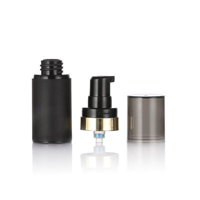 শীর্ষ মানের কালো বায়ুহীন বোতল 15ml 30ml 50ml PP প্লাস্টিকের বায়ুবিহীন প্রসাধনী বোতল